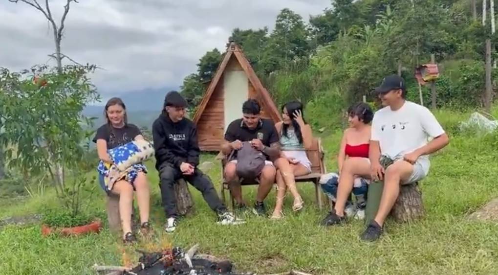 Drama Berkemah di Gunung