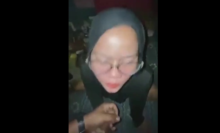 Di Paksa Ayang Hijab
